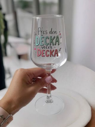 Máte děti a někdy vám jde hlava kolem?🤯 Pak je pro vás tato sklenička jako dělaná! 🥂 Vhodná také jako dárek pro každou...